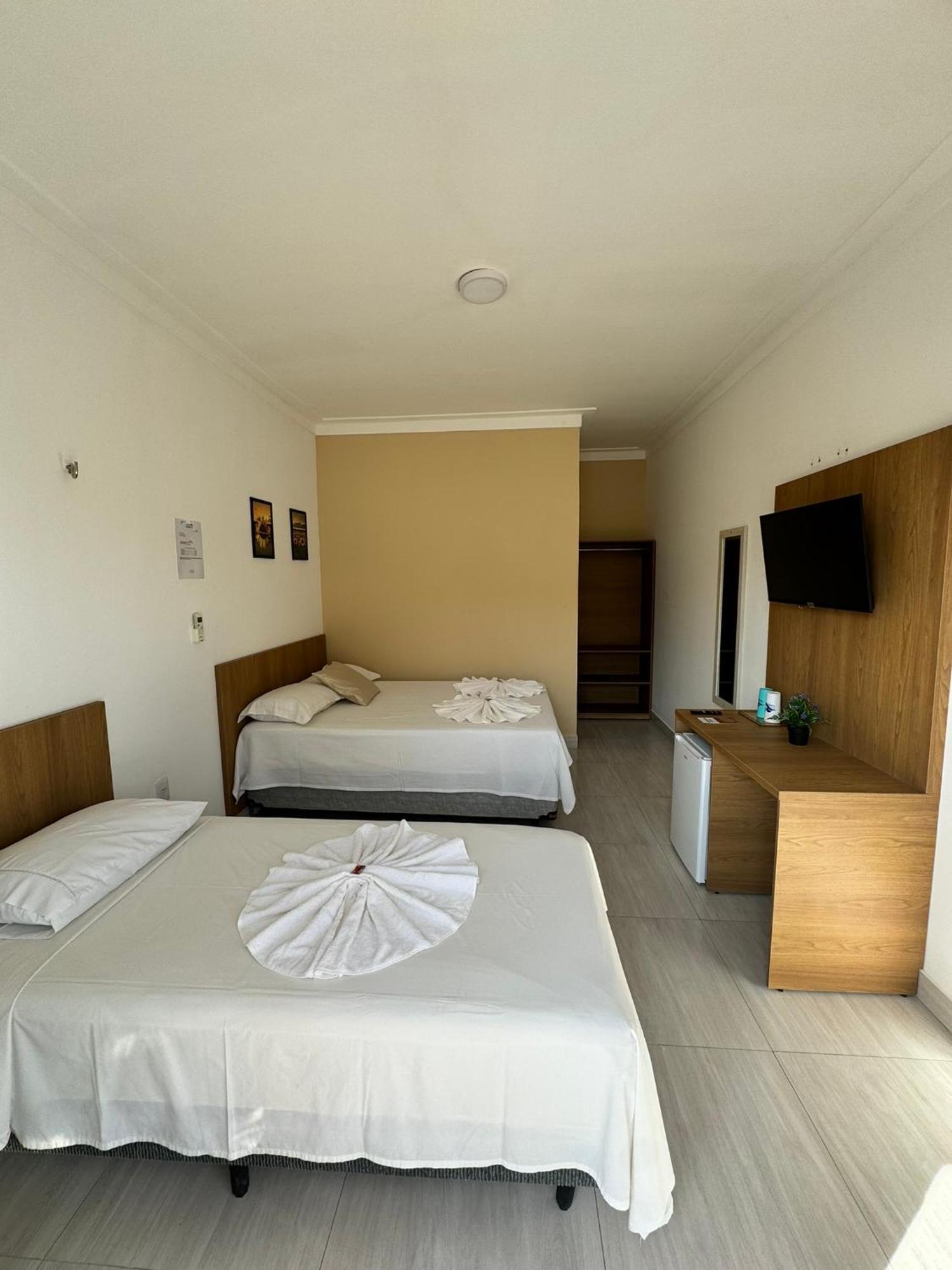 Quarto Triplo com Vista para a Piscina